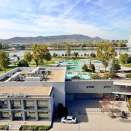 Blue Tide Beluga - Duna Arena Apartmán Budapešť